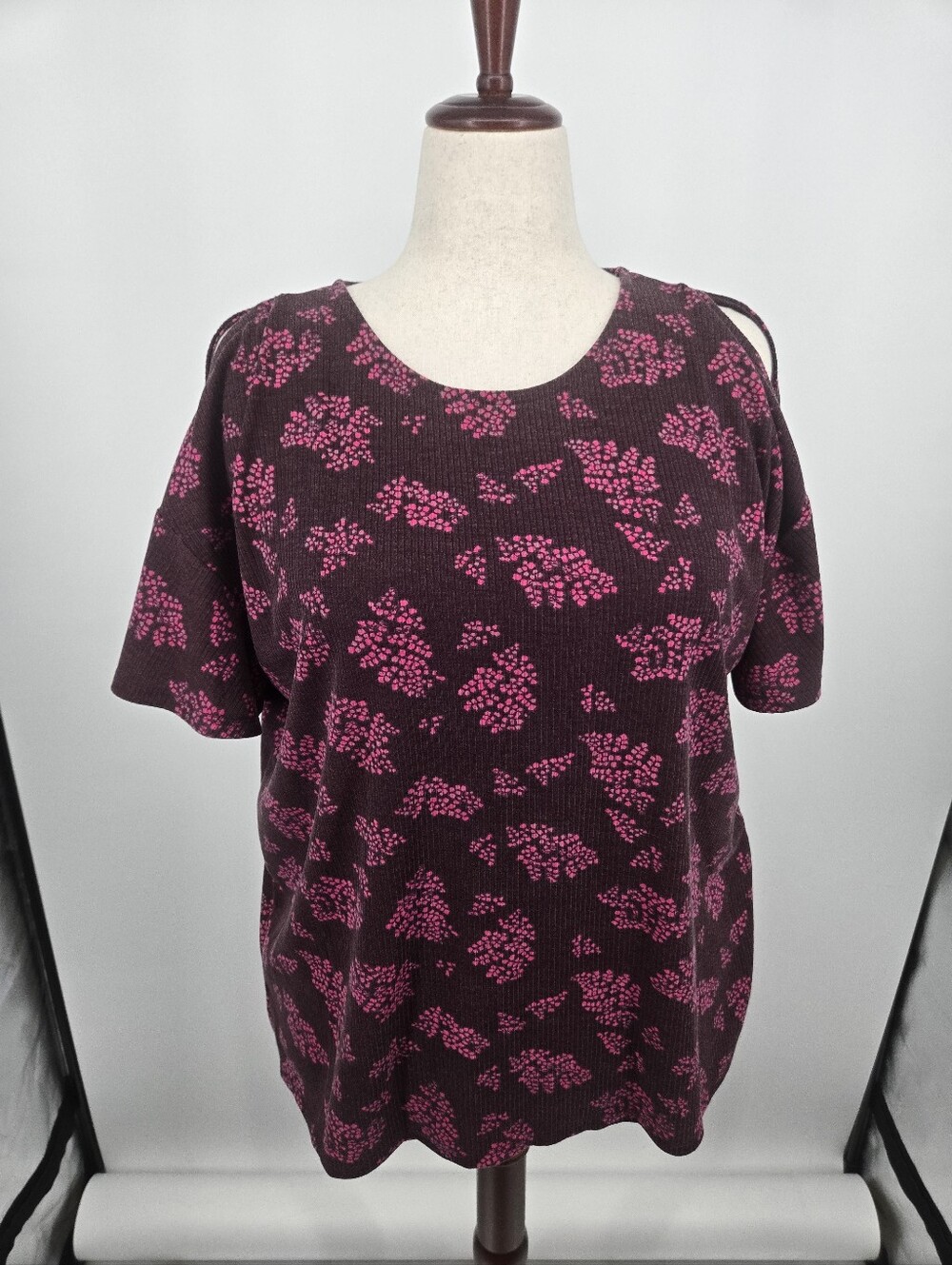 Ellos Pink Floral on Burgundy Top Size M (14/16) 7846
